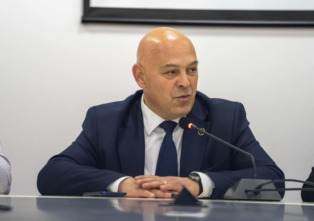 Gjini reagon ashpër, shkarkon drejtorin pas skandalit në “Piranja”: Akt i turpshëm, nuk përfaqëson as Gjakovën e as Aleancën!
