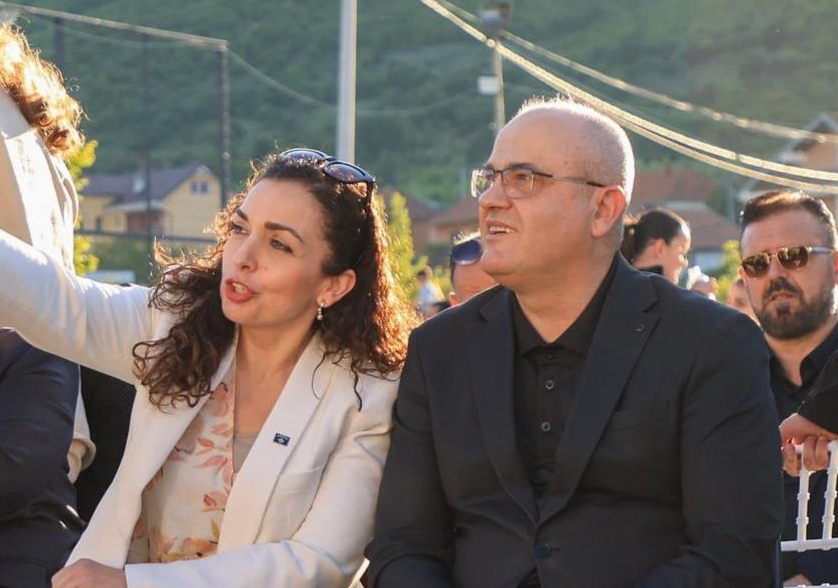 Avdyli ironizon me ‘Espresson 51%’ të Kurtit: Ia kemi marrë dorën me fitu zgjedhje me poezi e llafe, amo temë e rëndë me fol për ndonjë autostradë Avdyli ironizon me ‘Espresson 51%’ të Kurtit: Ia kemi marrë dorën me fitu zgjedhje me poezi e llafe, amo temë e rëndë me fol për ndonjë autostradë