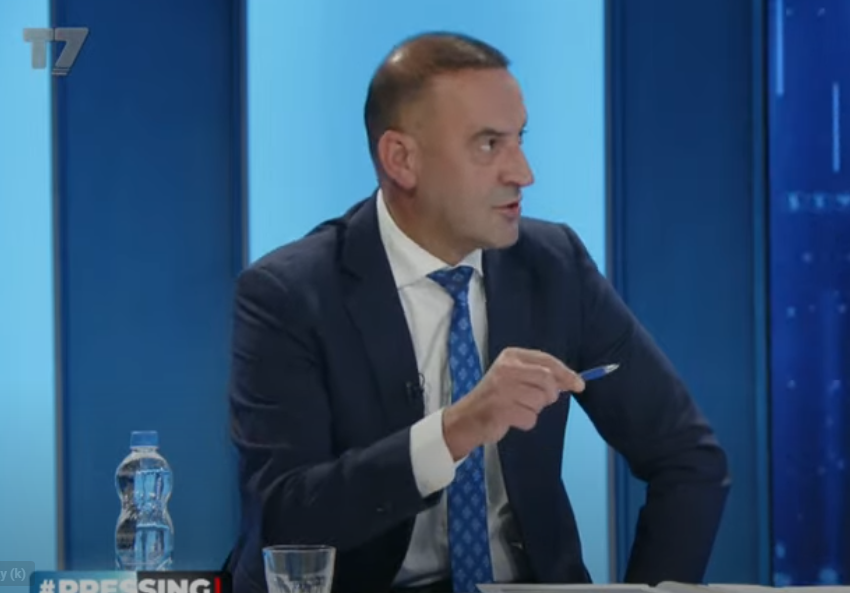 Daut Haradinaj: Rrogën time të 13-të ia kam dhënë fondit “Liria ka Emër” Daut Haradinaj: Rrogën time të 13-të ia kam dhënë fondit “Liria ka Emër”