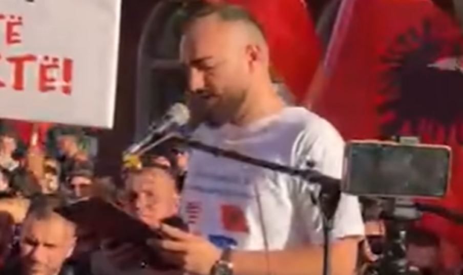“Protestojmë sërish se nuk morëm përgjigje, por vetëm heshtje” – Studentët kërkojnë dorëheqjen e ministrit të Drejtësisë “Protestojmë sërish se nuk morëm përgjigje, por vetëm heshtje” – Studentët kërkojnë dorëheqjen e ministrit të Drejtësisë