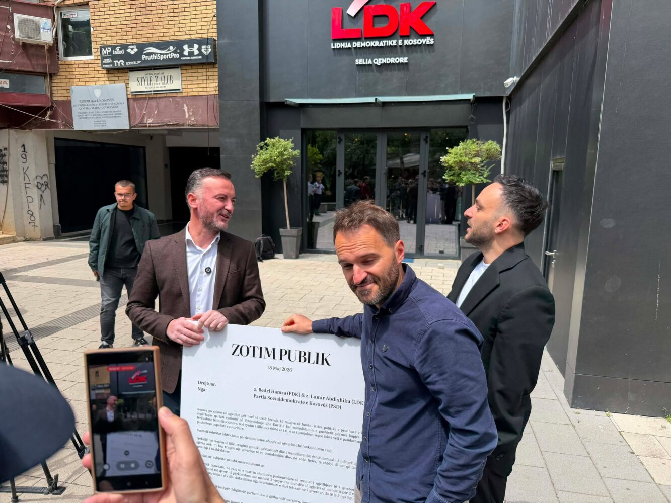 PSD aksion para LDK-së, Paris Guri përplaset me Molliqajn: Shkoni te zyrat e pushtetit