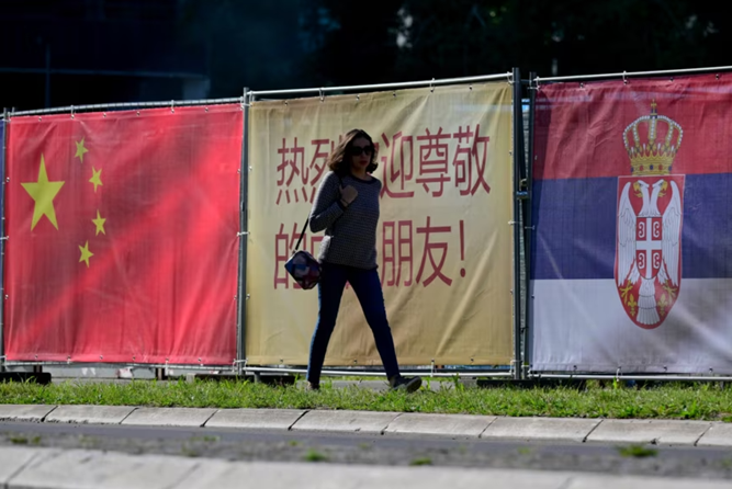 Serbia hesht ndaj kritikave të FBI-së: Si u arratis shtetasi kinez që kërkohet nga SHBA-ja?