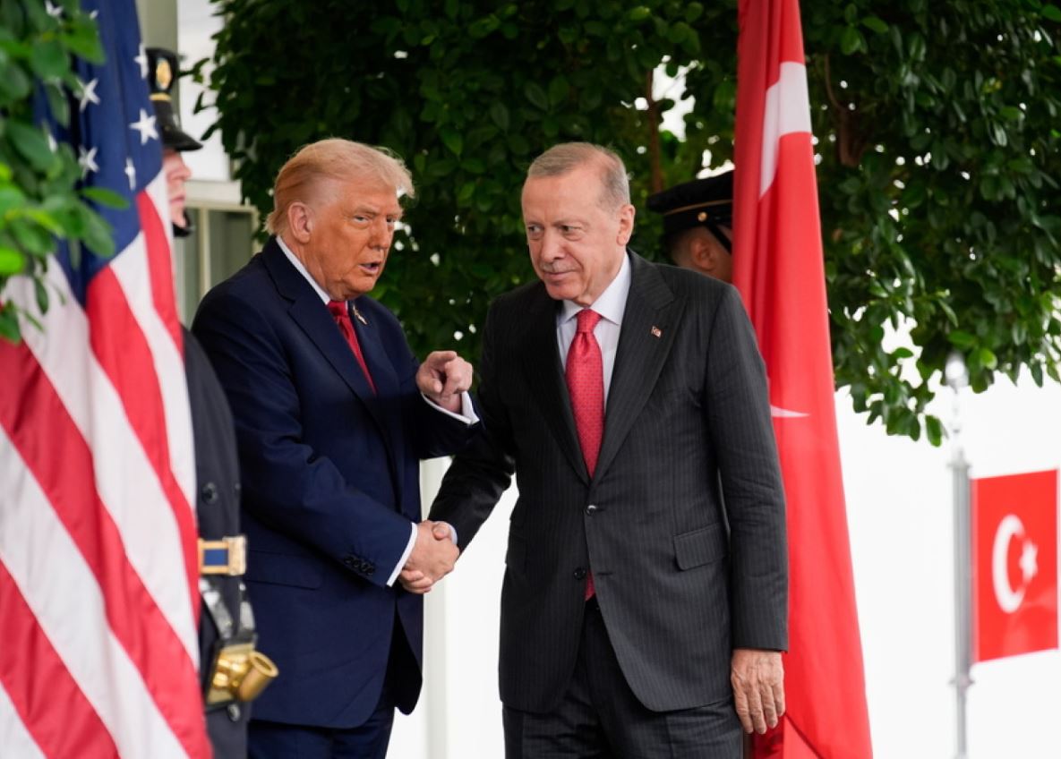 Trump telefon Erdogan, biseda me presidentin turk fokusohet te Siria, Libani dhe armëpushimi në Lindjen e Mesme Trump telefon Erdogan, biseda me presidentin turk fokusohet te Siria, Libani dhe armëpushimi në Lindjen e Mesme