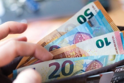 Ata që kursenin në euro humbën 22 miliardë lekë nga forcimi i lekut në 2025-n në Shqipëri