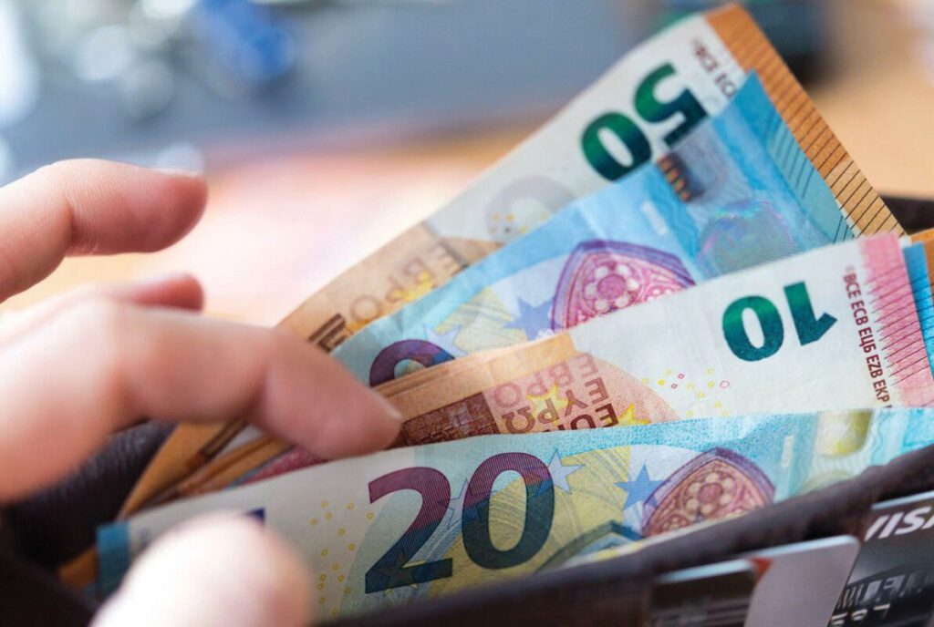 Ata që kursenin në euro humbën 22 miliardë lekë nga forcimi i lekut në 2025-n në Shqipëri