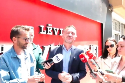 PSD aktivitet para zyrës së VV’së, Molliqaj konstaton: VV’ja i tutet veç Partisë Socialdemokrate