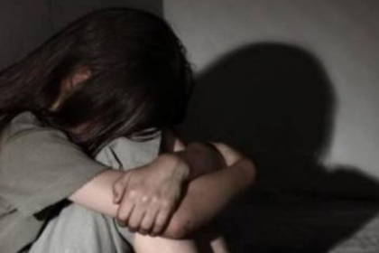 Skandal në Gjermani, pediatri akuzohet për 130 raste abuzimi seksual me fëmijë