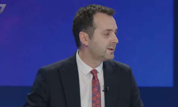 Festim Kabashi: E pabesueshme me çfarë nënçmimi flet Konjufca për profesionin e frizeres