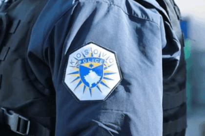 Rrahja mes disa personave në Junik, Policia konfiskoi dy armë dhe dy thika