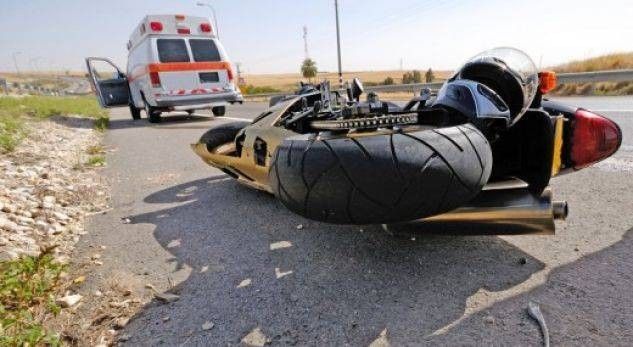 Aksident mes një veture dhe një motori elektrik, lëndohen dy gra në Skenderaj