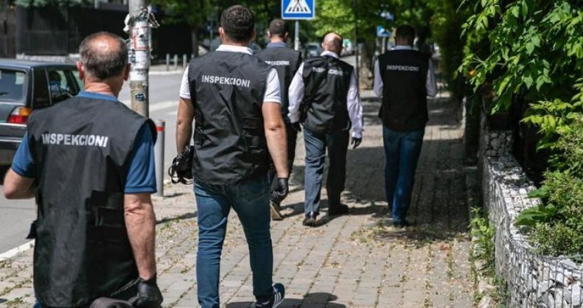 Sulmohet gjatë punës së tij një inspektor komunal në një lokal në Prishtinë, të dyshuarit në arrati