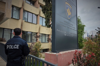 U paraqit vullnetarisht, Specialja ndalon një të dyshuar në rastin “Laboratori ‘25”