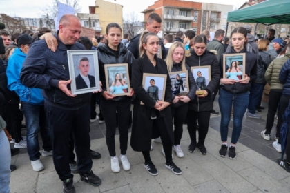 Sot sërish do të marshohet për tragjedinë e Koçanit, familjarët e viktimave kërkojnë drejtësi