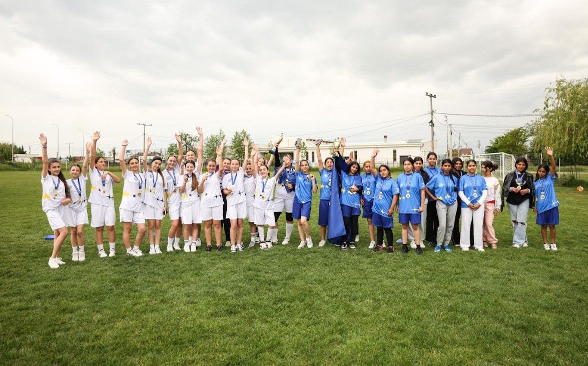 Girls from different communities gathered in Obiliq for a friendly rugby competition as part of Europe Day celebrations Girls from different communities gathered in Obiliq for a friendly rugby competition as part of Europe Day celebrations