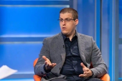 Niniq: Veselinoviq kushtëzonte pushtetin me mbështetje partiake dhe vota
