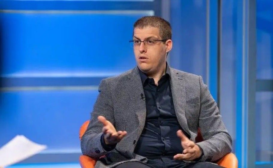 Niniq: Veselinoviq kushtëzonte pushtetin me mbështetje partiake dhe vota