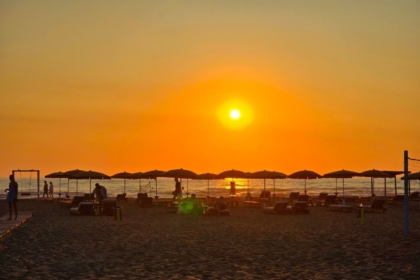 “Vetëm 1 në 6 turistë fjeti”, Shqipëria turistike rrit vizitorët, por jo netët e qëndrimit