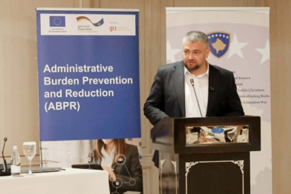 Hoti: Kosova po ndërton një sistem të ri digjital të punësimit