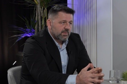 ​“Po të më quan mua dikush Bekë Serbia, nuk ia fali”, çka po paralajmëron anëtari i AAK-së
