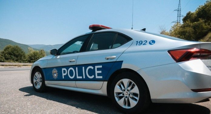 Kanosi nënën dhe tentoi të vetëvritet, i dyshuari në Rahovec dërgohet për tretman mjekësor Kanosi nënën dhe tentoi të vetëvritet, i dyshuari në Rahovec dërgohet për tretman mjekësor