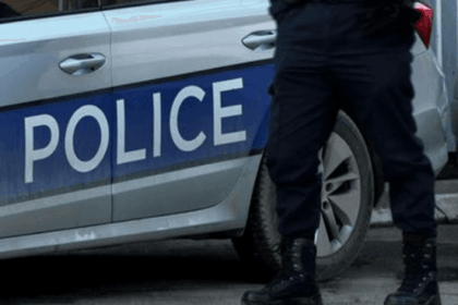 Tentoi me forcë të hyjë në banesën e një personi, i dyshuari dërgohet për tretman në Repartin Psikiatrik