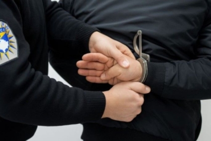 ​Një i arrestuar në Pejë, dyshohet për materiale që lidhen me keqpërdorim seksual të fëmijëve