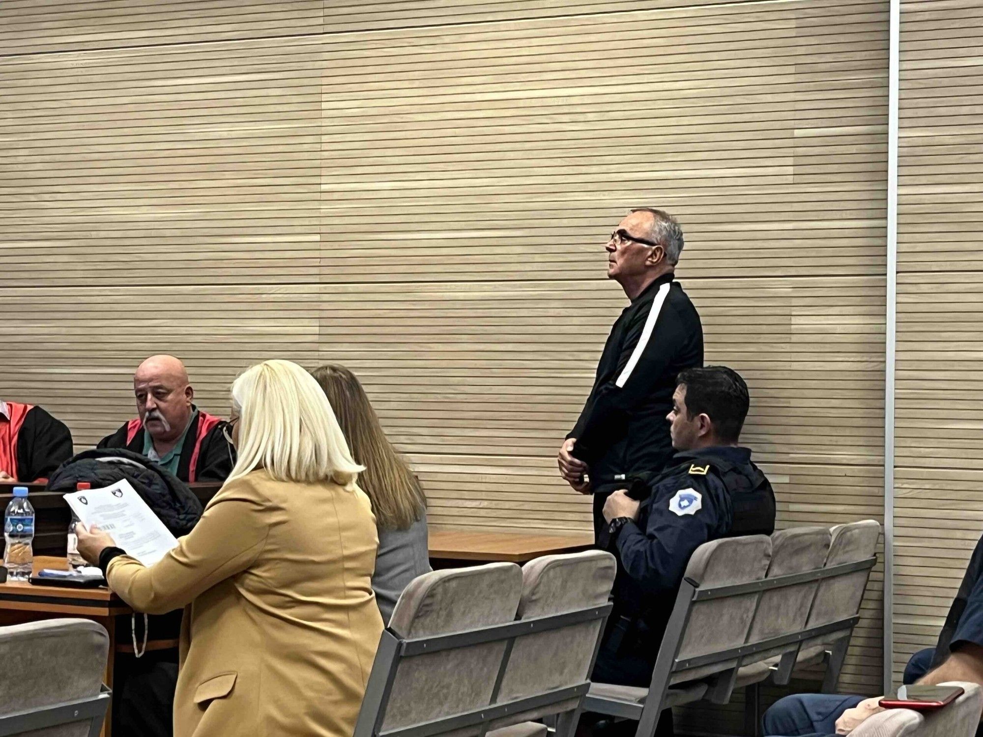 Gjykimi ndaj Pantiq e Zariq, dëshmitarja tregon se si ia vranë nëntë familjarë para syve të saj përfshirë një 16-vjeçar Gjykimi ndaj Pantiq e Zariq, dëshmitarja tregon se si ia vranë nëntë familjarë para syve të saj përfshirë një 16-vjeçar