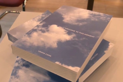 Në librarinë “Dukagjini” promovohet libri “Welcome to This Moment” i autores Likana Cana