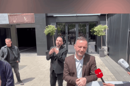 “Largohu, në aktivitete mos më hajde”, “Paris vjedhi do like”, përplasje verbale mes LDK-së dhe PSD-së