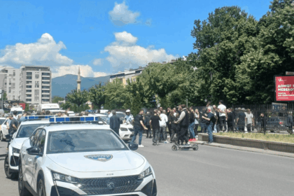 Me forca policore mbyllet vendkalimi ilegal në Bit Pazar, revoltohen qytetarët