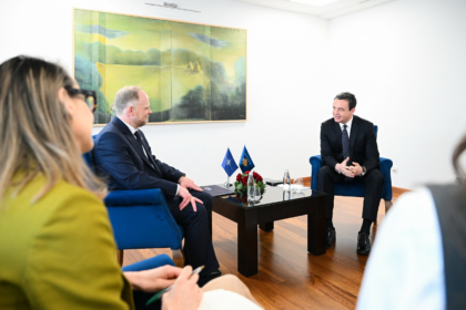 Kurti takon zyrtarin e NATO’s – Flasin për xhandarmerinë, kryeministri ia ‘‘shpjegoi konceptin’’