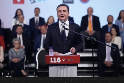 Kurti opozitës nga Gjakova: Bllokues, shtetin e shohin si pronë të pakicës, priviliegj e pushtet për vete