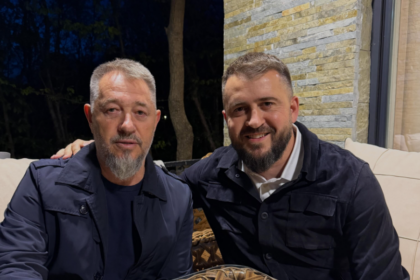 VV kërkoi slogan për fushatë, Mërgim Lushtaku reagon me ironi: Po ua propozoj: Samia, Samia, Samia