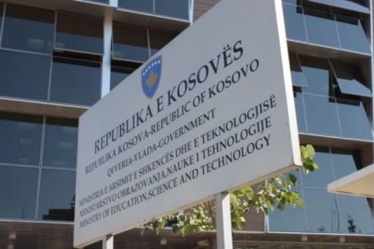 Ministria për rastin e drejtorit të dyshuar për ngacmim seksual: Të trajtohet me prioritet