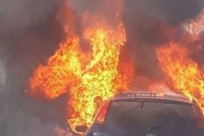 Një veturë u përfshi mbrëmë nga zjarri në Vrellë të Istogut
