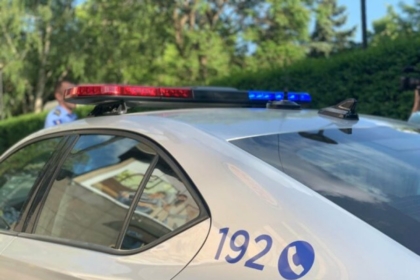 Arrestohen dy persona në Ferizaj për posedim të narkotikëve, Policia jep detaje: U sekuestruan veturë, telefona, para…