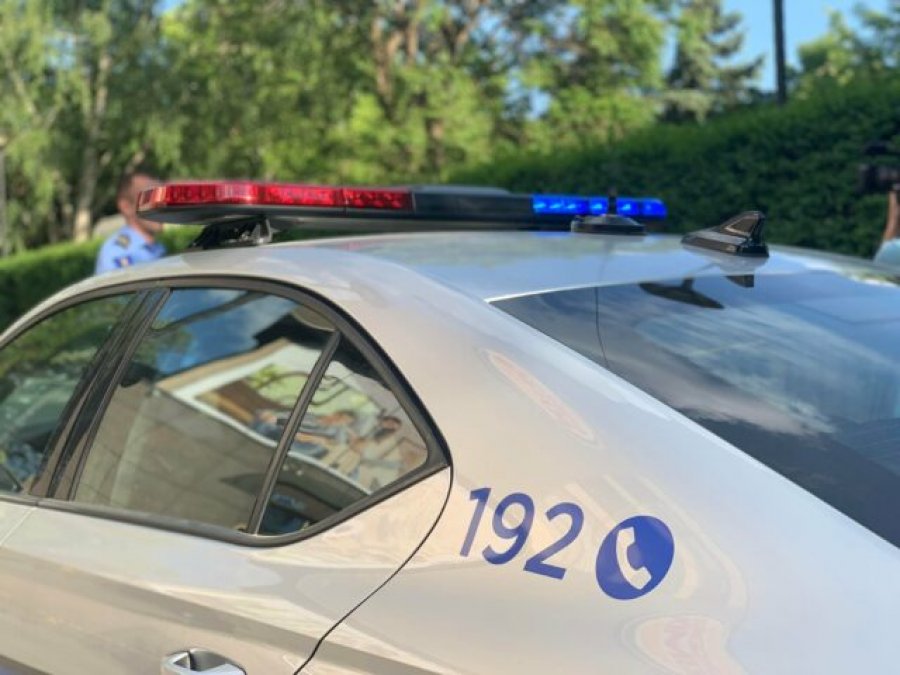 Arrestohen dy persona në Ferizaj për posedim të narkotikëve, Policia jep detaje: U sekuestruan veturë, telefona, para… Arrestohen dy persona në Ferizaj për posedim të narkotikëve, Policia jep detaje: U sekuestruan veturë, telefona, para…