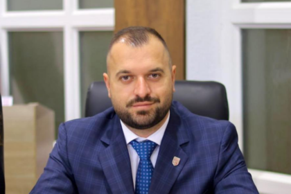 Sot varroset Rifat Stojkaj, drejtori i Bujqësisë në Deçan