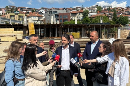 Bllokimi i punimeve në punishten e Ishullit Urban, Rama: Qeveria vazhdon bllokimin e kryeqytetit për çështje puro-politike