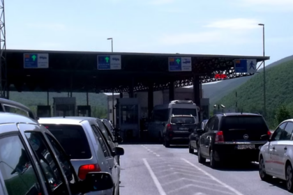 Bllokohet kufiri Kosovë-RMV, policia maqedonase e ndalon qarkullimin