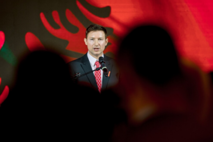 Bilall Kasami i VLEN godet Ambasadorin e Shqipërisë në Shkup për shkak të postimit për protestën e studentëve