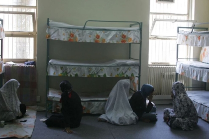 Dëshmi tronditëse për përdhunime dhe tortura në burgjet iraniane – “Kasapi i Evinit” dhe praktikat e poshtërimit nga regjimi i Teheranit