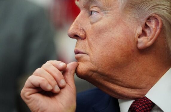 Trump tërheq padinë prej 10 miliardë dollarësh kundër IRS-së për çdo krim tatimor