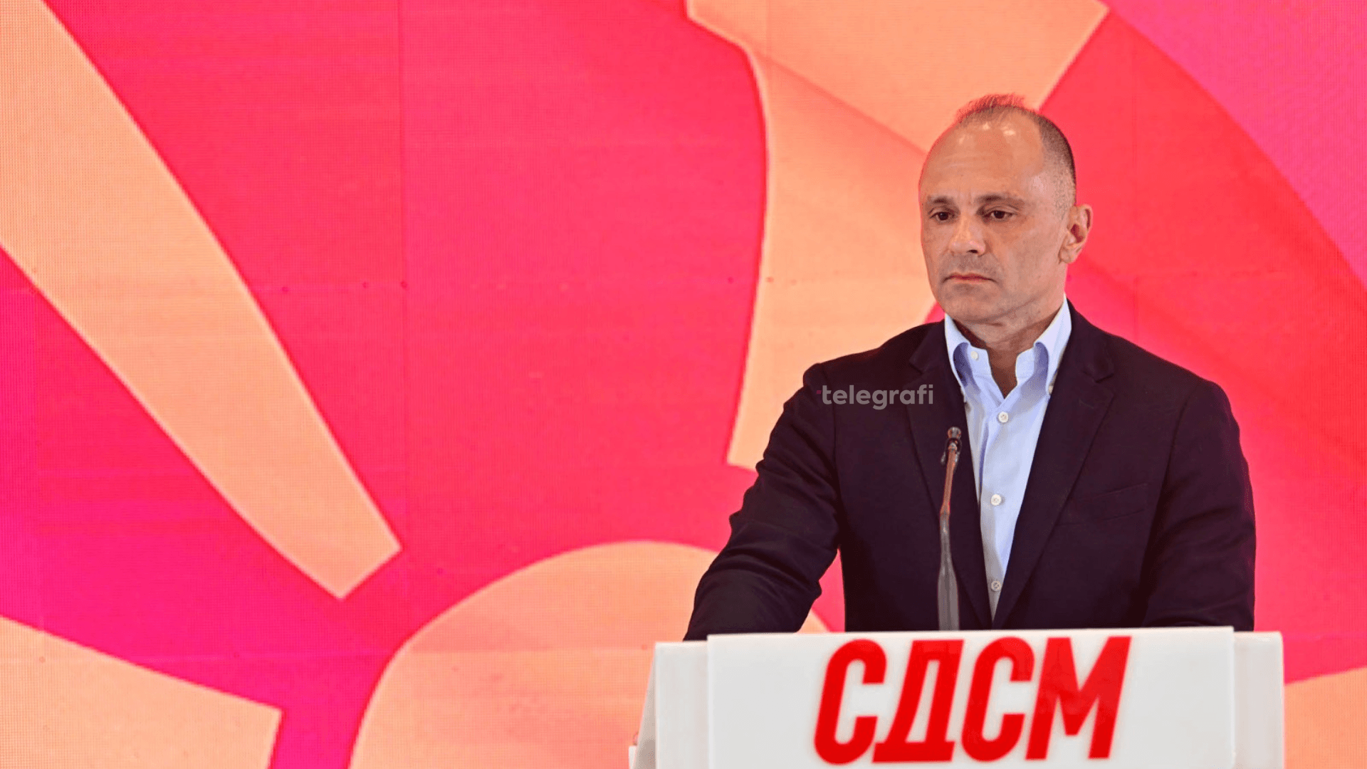 Filipçe: Orban – Vuçiç – Mickoski janë si “babushka” ruse, i pari ra, tani është radha e këtyre të dyve