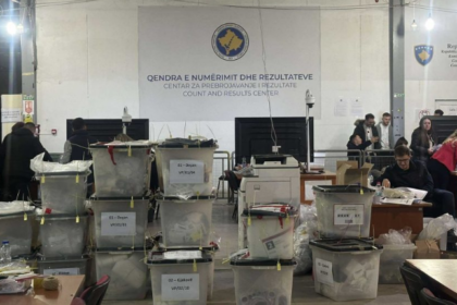 Elezi: KQZ do t’ua dërgojë fletëvotimet rreth 85 mijë votuesve të regjistruar për votim me postë, numri pritet të rritet