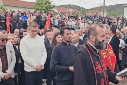 Mickoski vizitë në Pustec: Brezat e rinj nuk duhet të paguajnë çmimin e ndasive politike