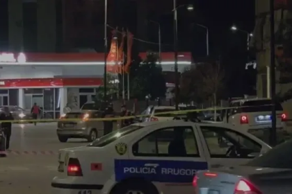 Përplasen dy makina te "Gjiri i Lalëzit", humb jetën pasagjeri 57-vjeçar
