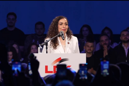 Osmani në “tubimin e bashkimit”: Në çdo shtrëngim duarsh kishte një mesazh, ‘kthehu në shtëpi’