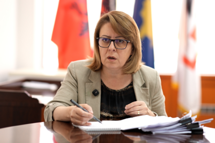 Hykmete Bajrami kërkon subvencionim të plotë të zinxhirit të qumështit për të mbrojtur prodhuesit vendorë