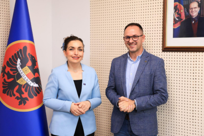 Besim Kodra i bashkangjitet rrugëtimit politik të Vjosa Osmanit
